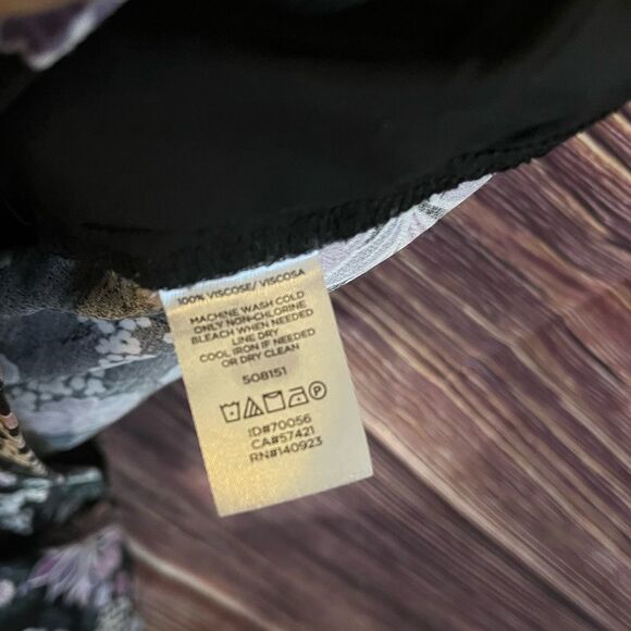 Loft Flower 3/4 Pants. Size Petite/Small. Adjustable Drawstring Waistband. - Picture 5 of 5